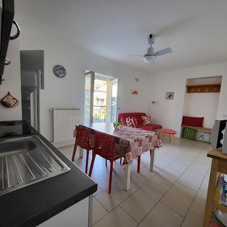 Red Apartment - Residenza Silvana Βερμπάνια Εξωτερικό φωτογραφία