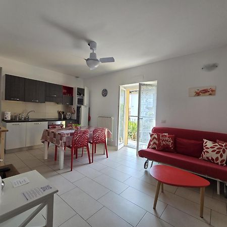 Red Apartment - Residenza Silvana Βερμπάνια Εξωτερικό φωτογραφία