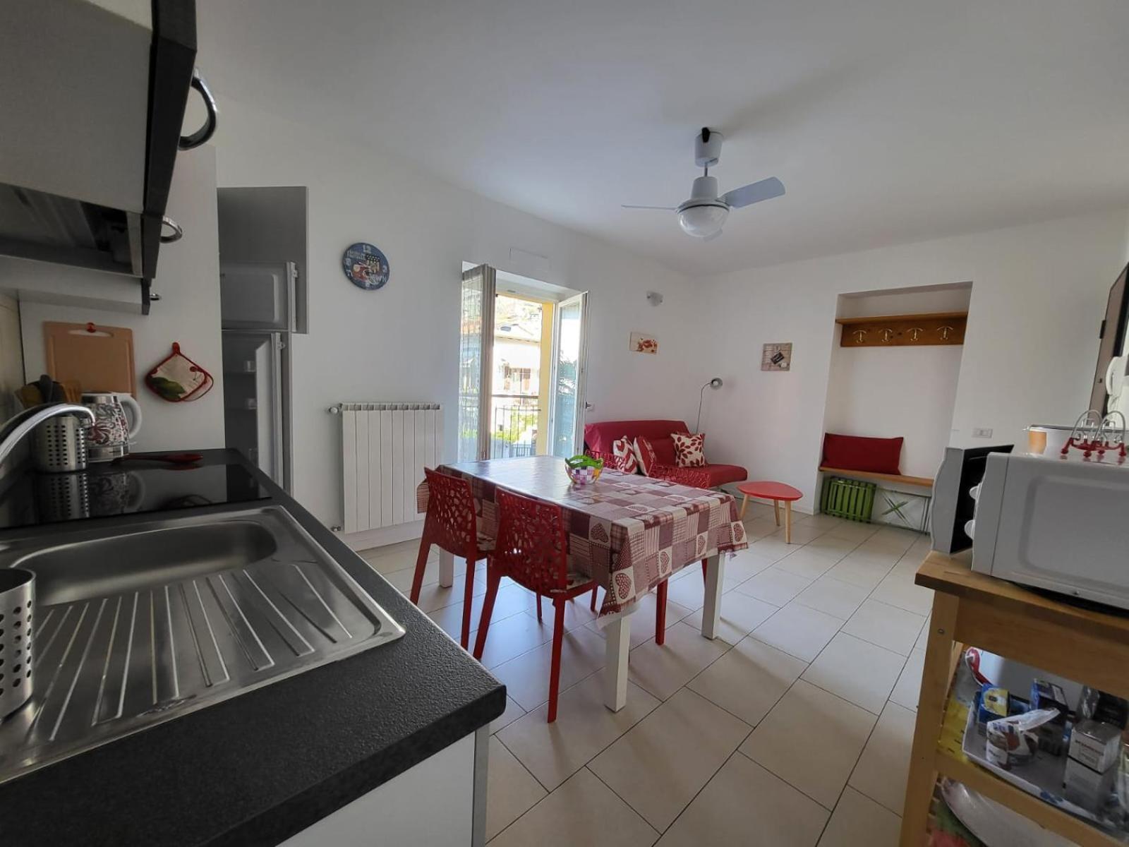 Red Apartment - Residenza Silvana Βερμπάνια Εξωτερικό φωτογραφία