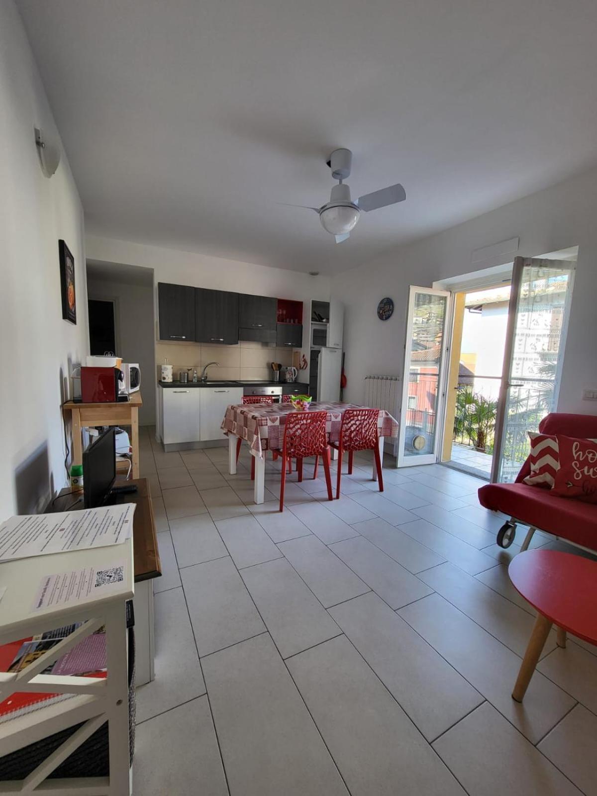 Red Apartment - Residenza Silvana Βερμπάνια Εξωτερικό φωτογραφία
