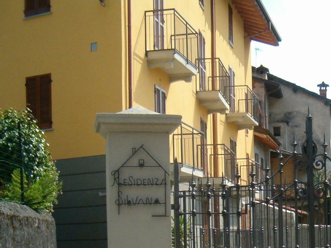 Red Apartment - Residenza Silvana Βερμπάνια Εξωτερικό φωτογραφία